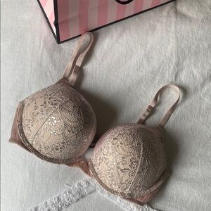 Victoria's Secret Cream and Pink Lace Overlay Push-Up bombshell plunge bra 34c